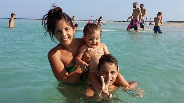 An afternoon of laughter and games in the turquoise water, pure relaxation!