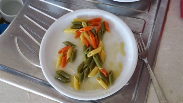 Tricolour dishes in the kitchen, it's usual to say little on holiday!