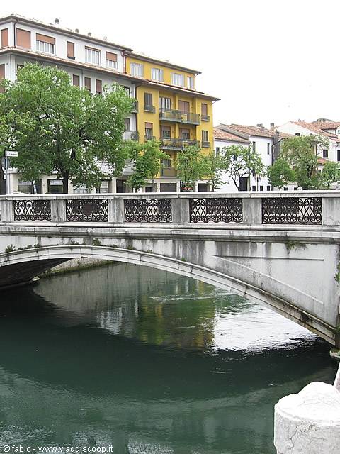 Stone bridge with wrought iron parapet over the Sile river, Treviso