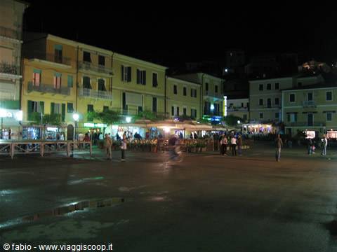 the square by night