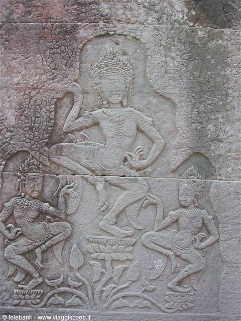Bayon - Bas-reliefs - Dancer