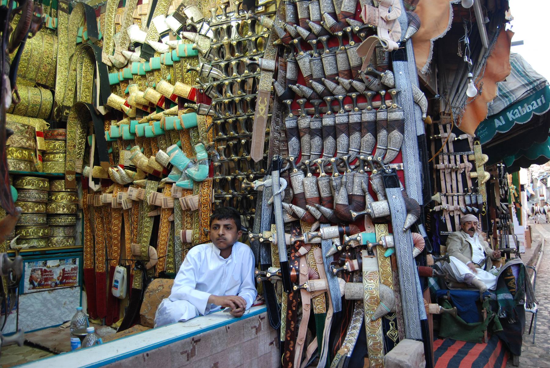 Sana'a - Souq - Jambiya seller