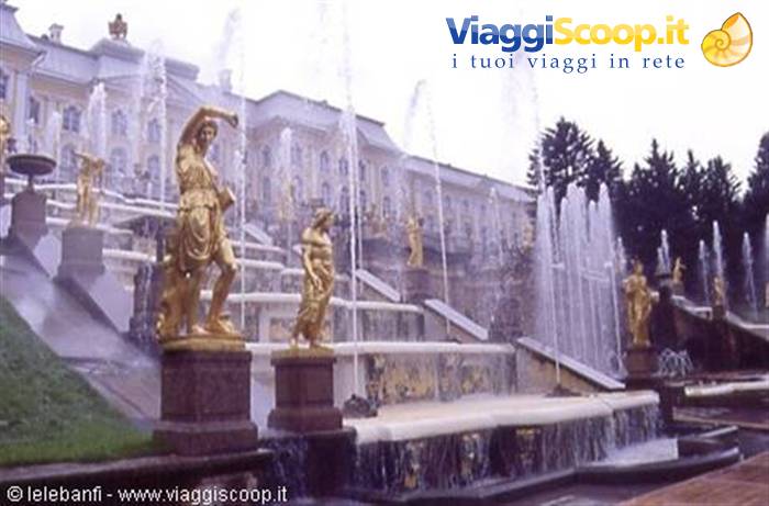 The Grand Cascade at Peterhof with gilded statues and fountains before the palace