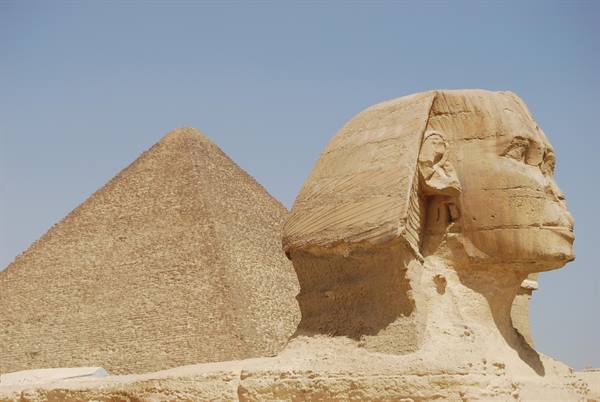 Cairo - The Sphinx and pyramid of Cheops