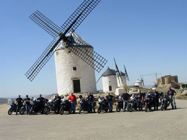 the Motoamici group in Consuegra