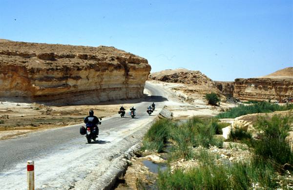 canyon along the road to Tozeur