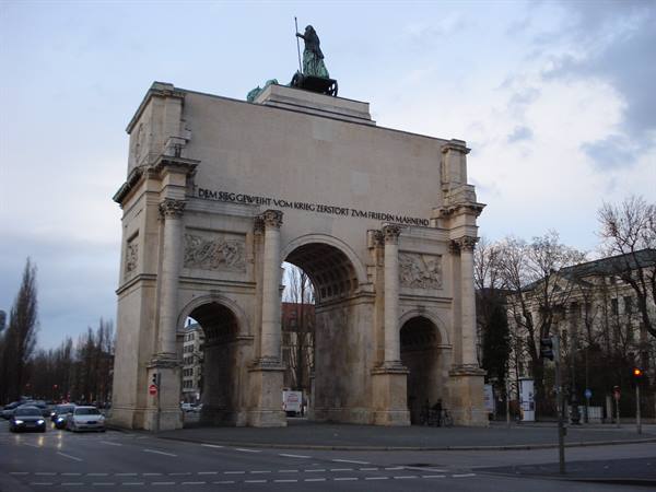 Stone triumphal arch with bronze chariot, the Siegestor in Munich traffic