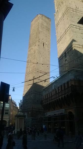 la garisenda tower
