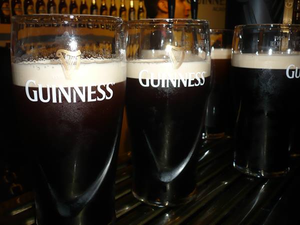 pouring the Guinness