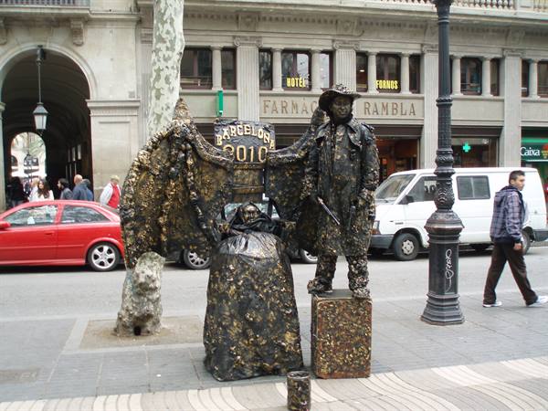 living statue