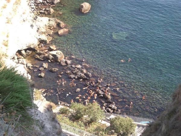 Sorgeto bay ( thermal water )