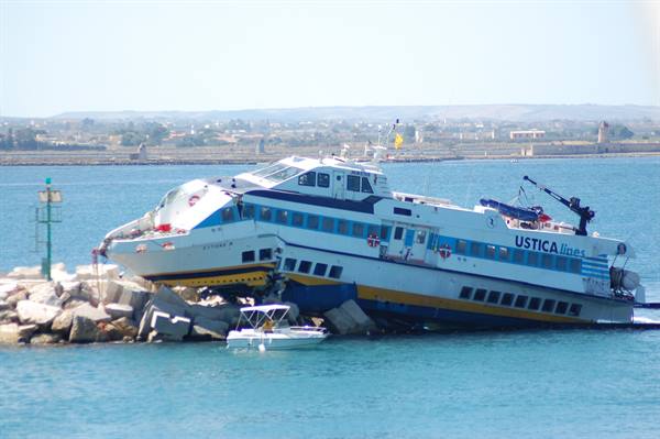 hydrofoil crashed at trapani photographed from the ship