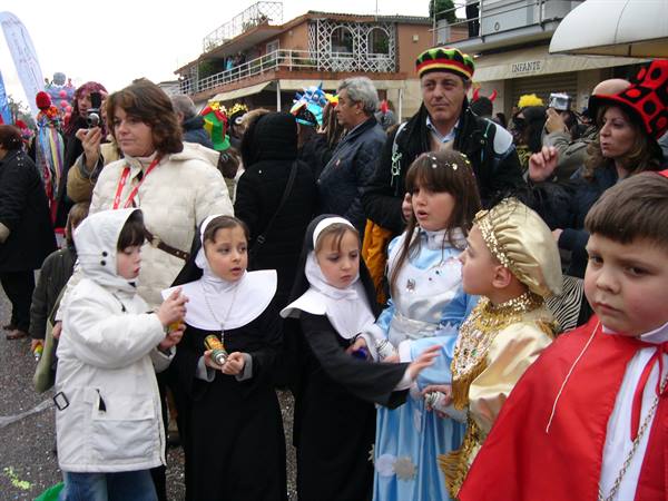 Children dressed as nuns and knight among the carnival crowd in Viareggio