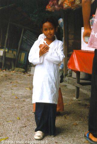 Cameron Highlands - Little girl in a village