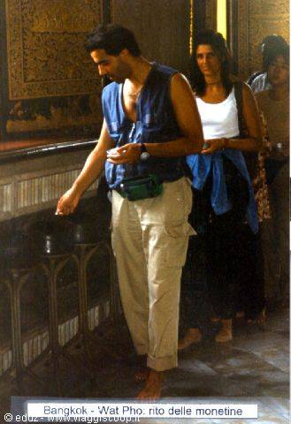 Bangkok - Wat Pho coin ritual