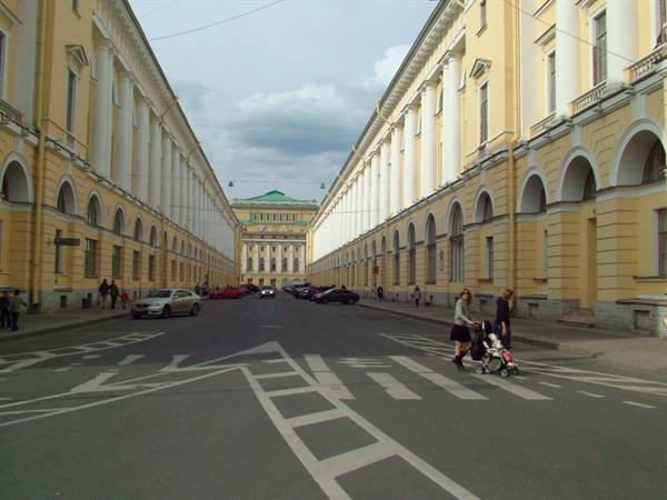The perfect street of architect Rossi (222 m long, 22 wide...and buildings 22 m tall)