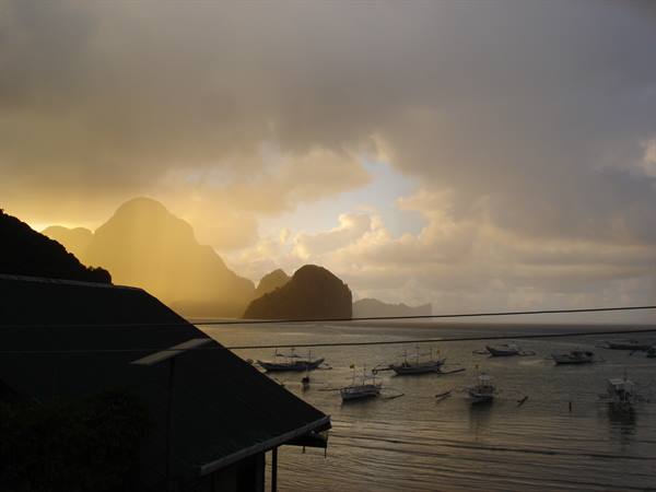 Storm over the bay of El Nido, seen from the Art Cafe