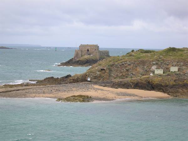 FORTRESSES IN FRONT OF ST. MALO (BRITTANY)
