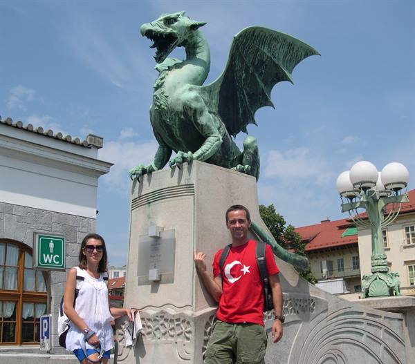 CLAUDIO AND VALENTINA AT THE FAMOUS DRAGON BRIDGE