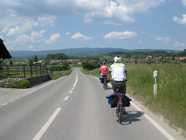 PEDALLING ON THE ROADS OF SWITZERLAND