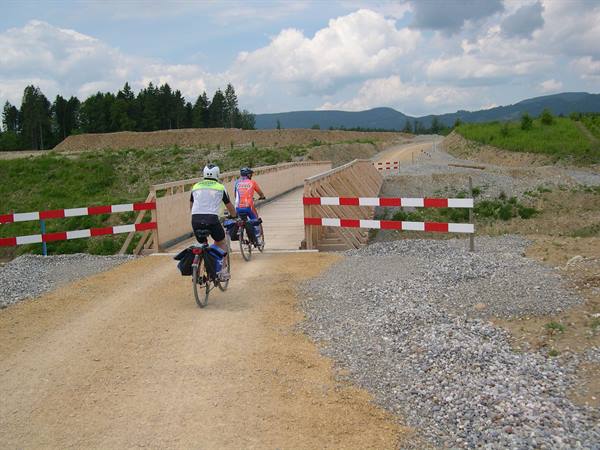 YOU ALSO PEDAL ON THE DIRT ROAD ! . . .
