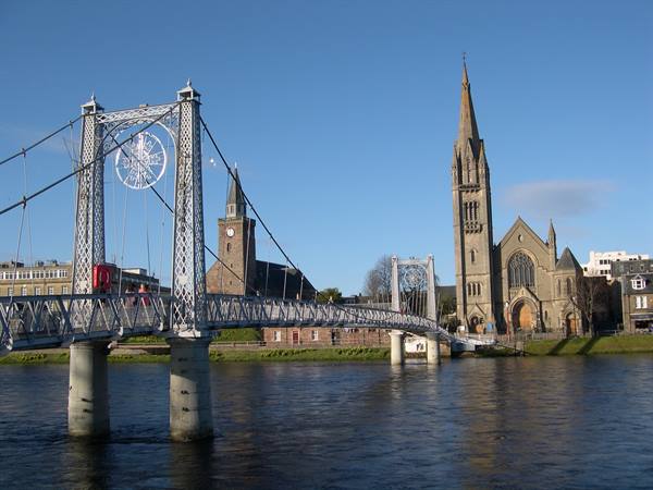 THE FIRST DAY, ARRIVAL IN INVERNESS UNDER AN EXCEPTIONAL SUN !