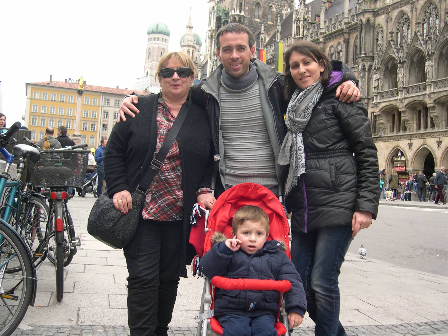 SABATO POMERIGGIO A MARIENPLATZ MONACO DI BAVIERA