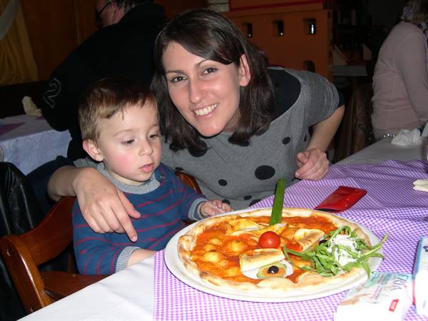FEDERICO . . .MUM VALENTINA . . . AND A VERY CUTE 'GERMAN' PIZZA