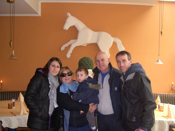 GROUP PHOTO AT THE IL CAVALLINO RESTAURANT IN PFARRKIRCHEN