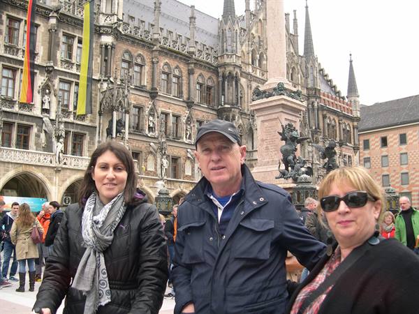 GREETINGS FROM THE CENTRE OF MUNICH