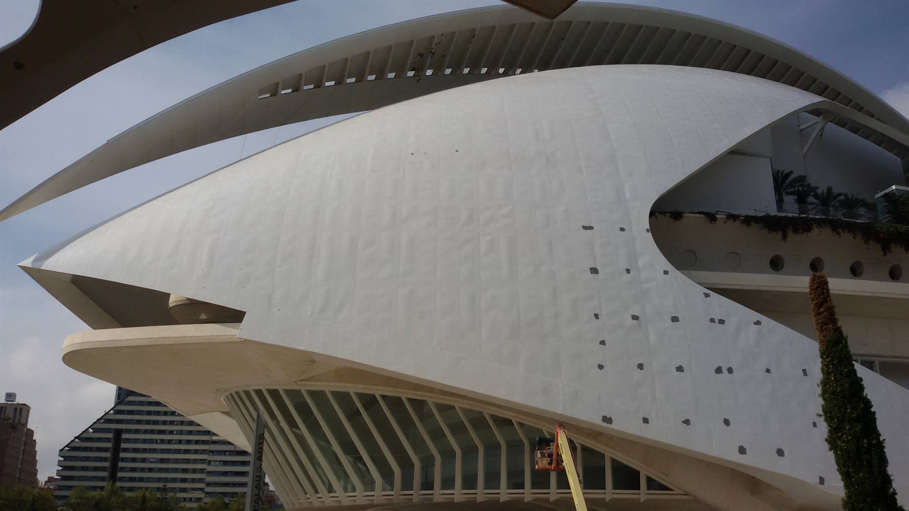 Palau de les Arts a Valencia,	curve bianche di cemento di Calatrava