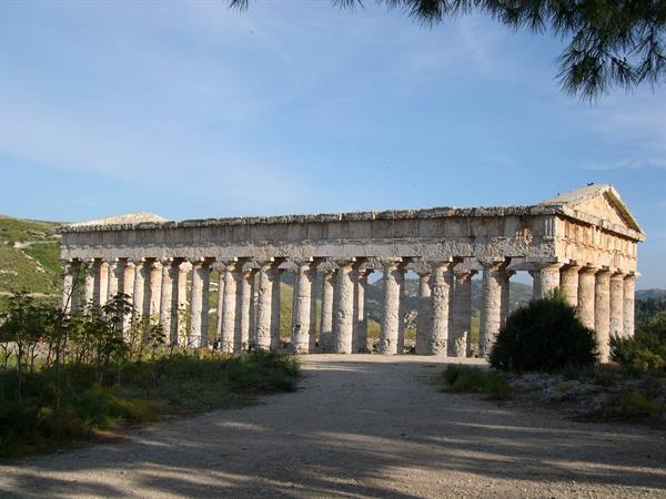 THE GREEK TEMPLE OF SEGESTA