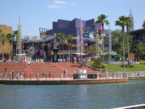A SPLENDID DAY AT THE UNIVERSAL STUDIOS