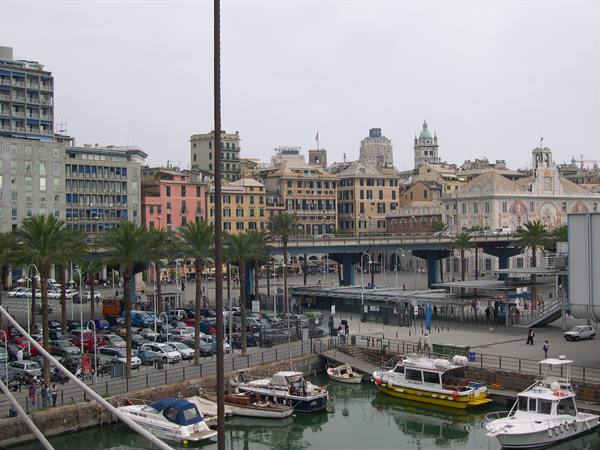 GLIMPSE IN THE PORT AREA OF GENOA