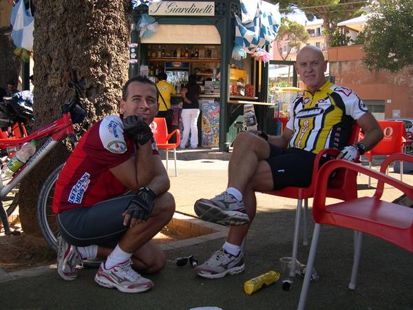 WELL-EARNED PIT STOP IN A BAR IN PORTO ERCOLE