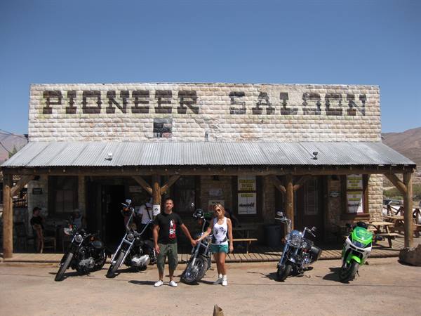 An old-fashioned American bar...