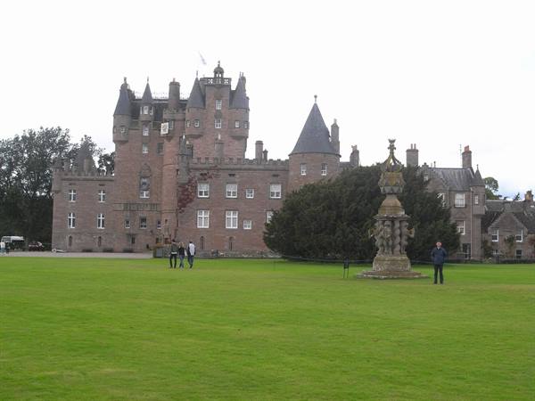 DUNDEE - GLAMIS CASTLE