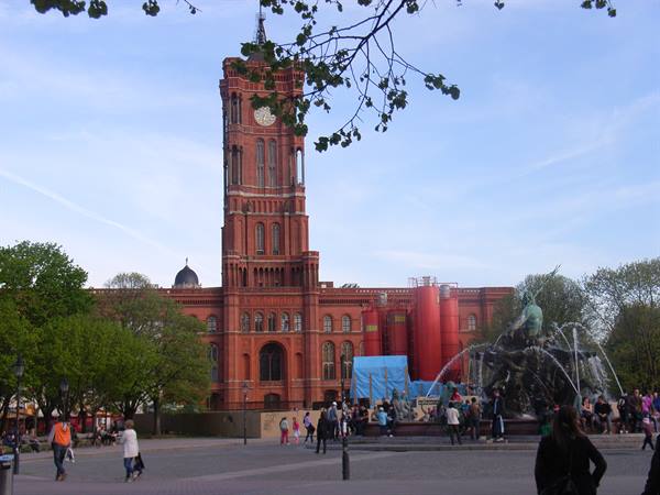 ROTES RATHAUS - OLD TOWN HALL