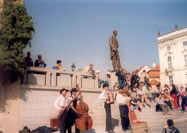 MUSICIANS IN THE SQUARE