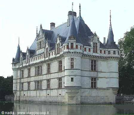 AZAY LE RIDEAU
