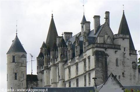 LOCHES