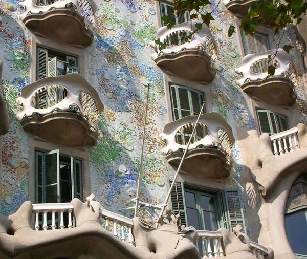 BARCELONA - CASA BATTLO BY GAUDI'