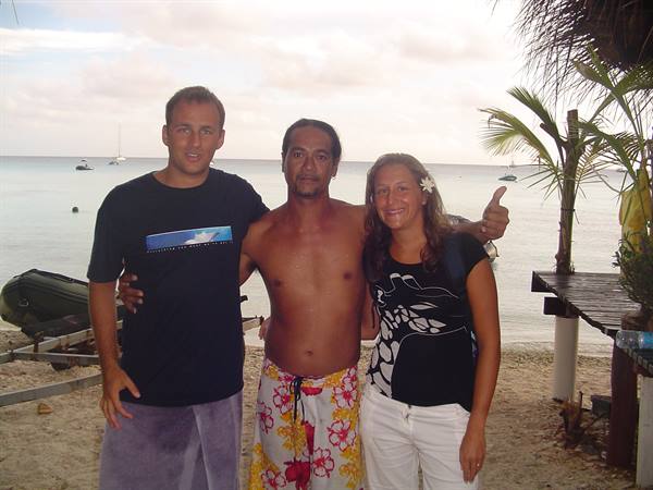 six passenger diving in rangiroa