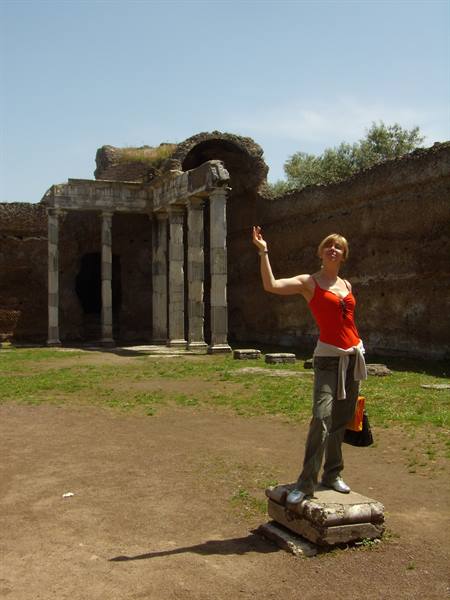 Villa Adriana - Statue (well preserved)