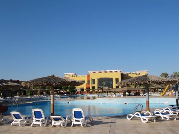 1-Reception, restaurant and pool no. 1