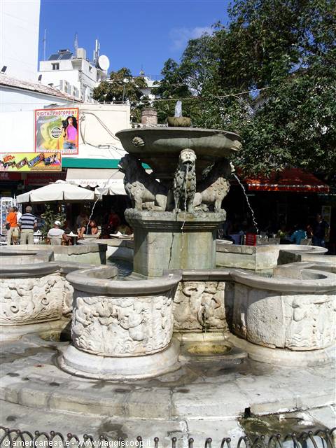 The capital Heraklion - Fountain of the Four Lions (or Morosini)