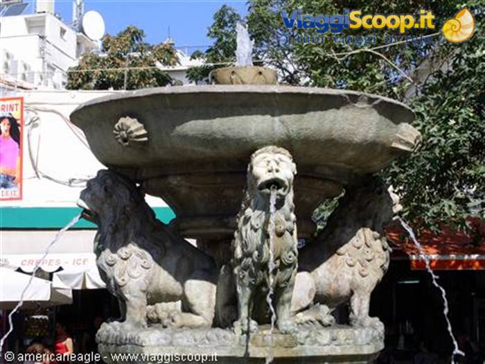 The capital Heraklion - Fountain of the Four Lions (or Morosini)