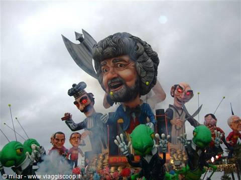Viareggio Carnival: papier-mâché float with giant satirical figures