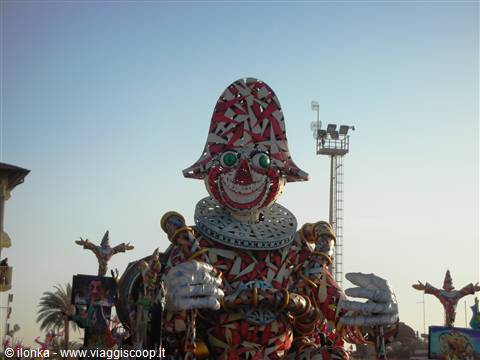 Viareggio Carnival: giant straw float with smiling face under blue sky