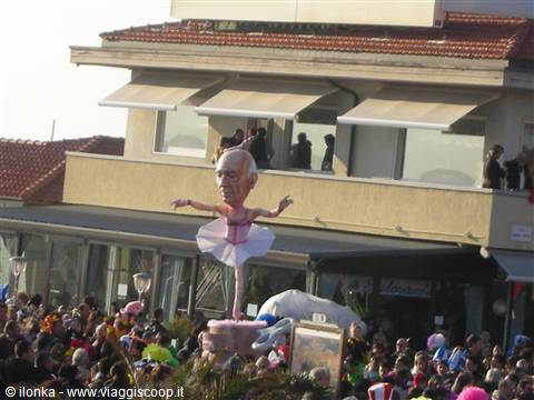 Carnival parade: papier-mâché ballerina float passing before the crowd